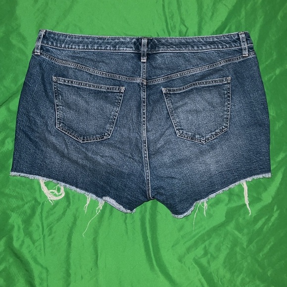 Torrid Blue Distressed Stretch Jean Shorts size 18 - Picture 7 of 9